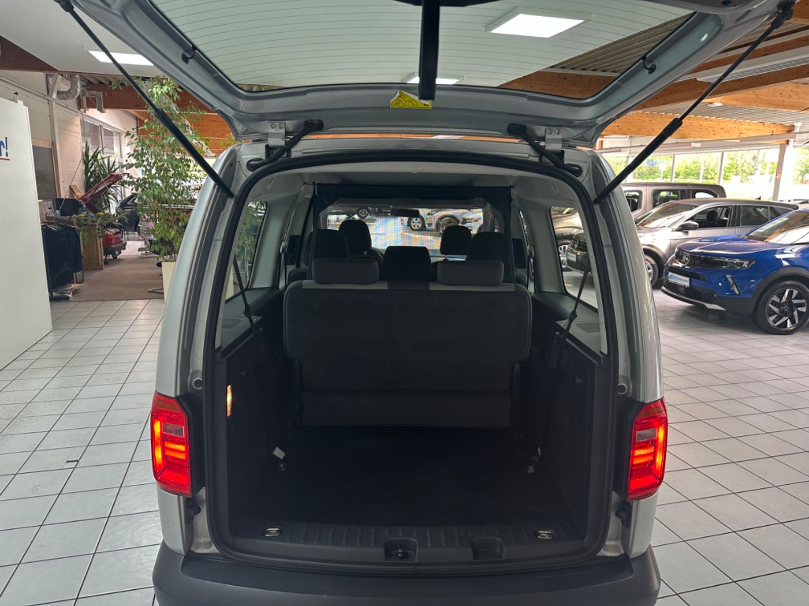 Fahrzeugabbildung Volkswagen Caddy PKW Maxi Trendline BMT*Klima*7Sitzer