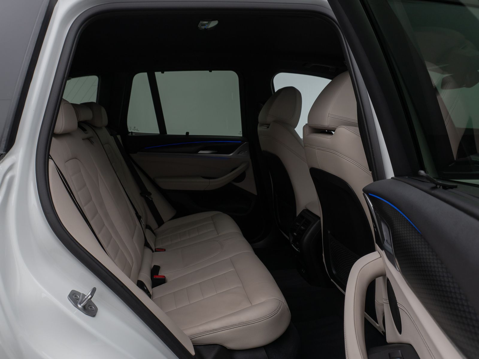 Fahrzeugabbildung BMW X3 xD30d M Sport Kamera DAB HiFi AHK Komfort 20"