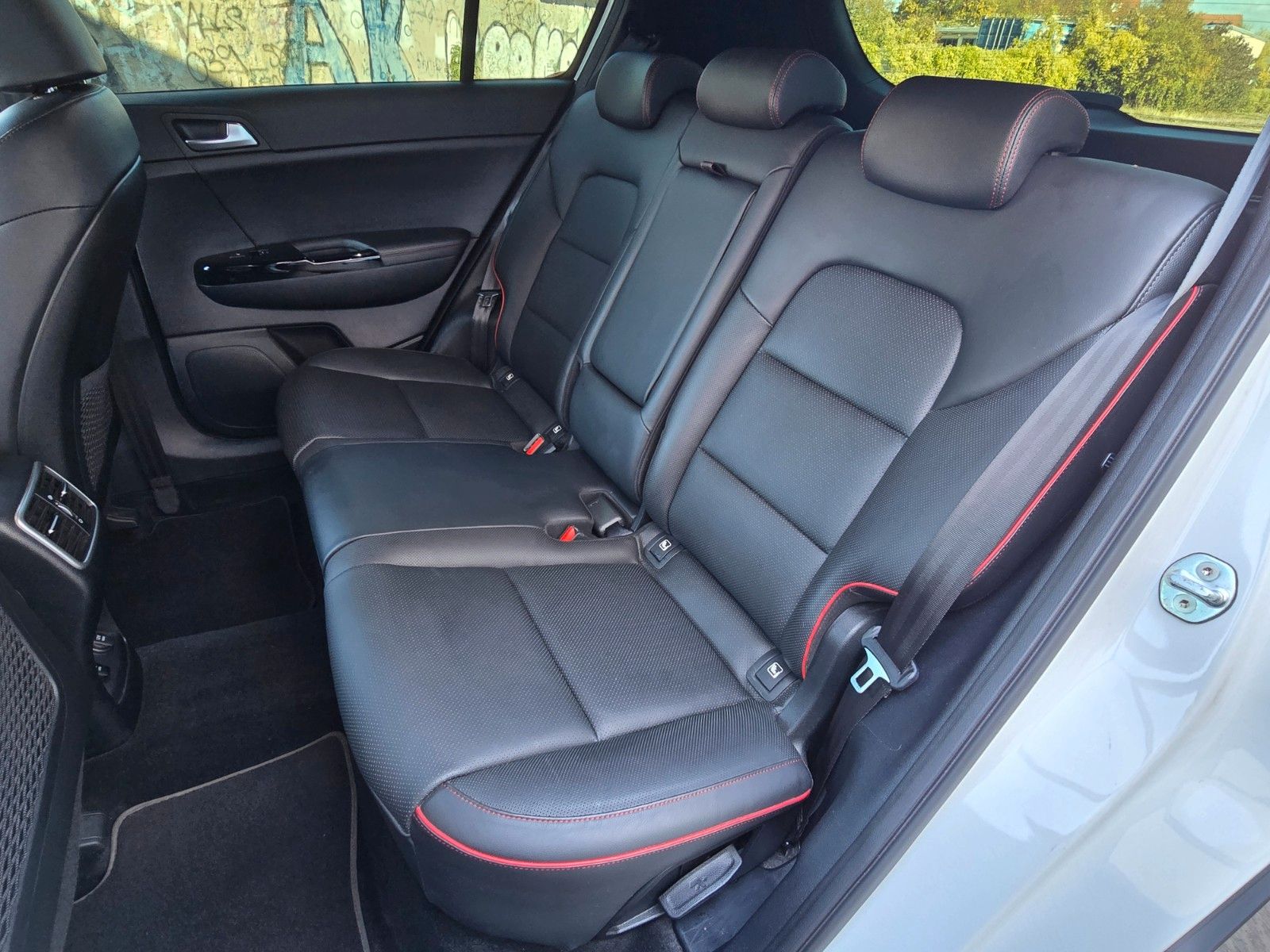 Fahrzeugabbildung Kia SPORTAGE D2.0 185 48V AWD AT8 GTL GD TEC AHK