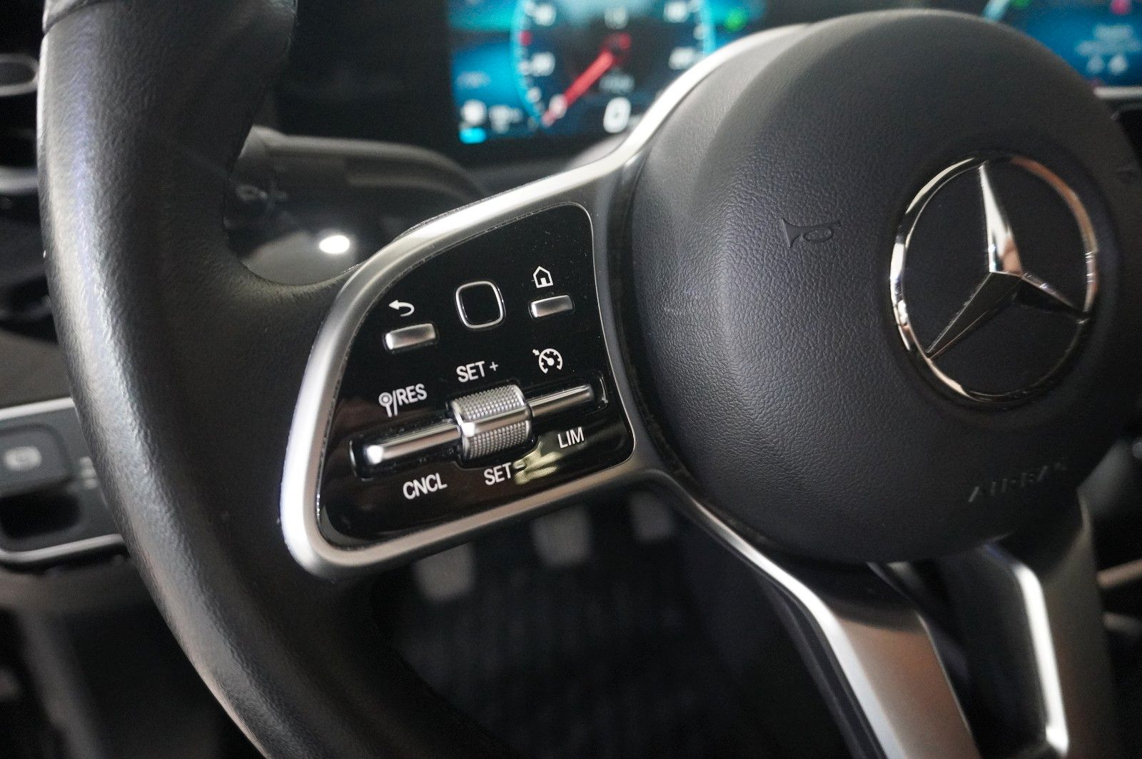 Fahrzeugabbildung Mercedes-Benz CLA 200 COUPE PROGRESSIVE NAVI/LED/KAMERA/VIRTU.