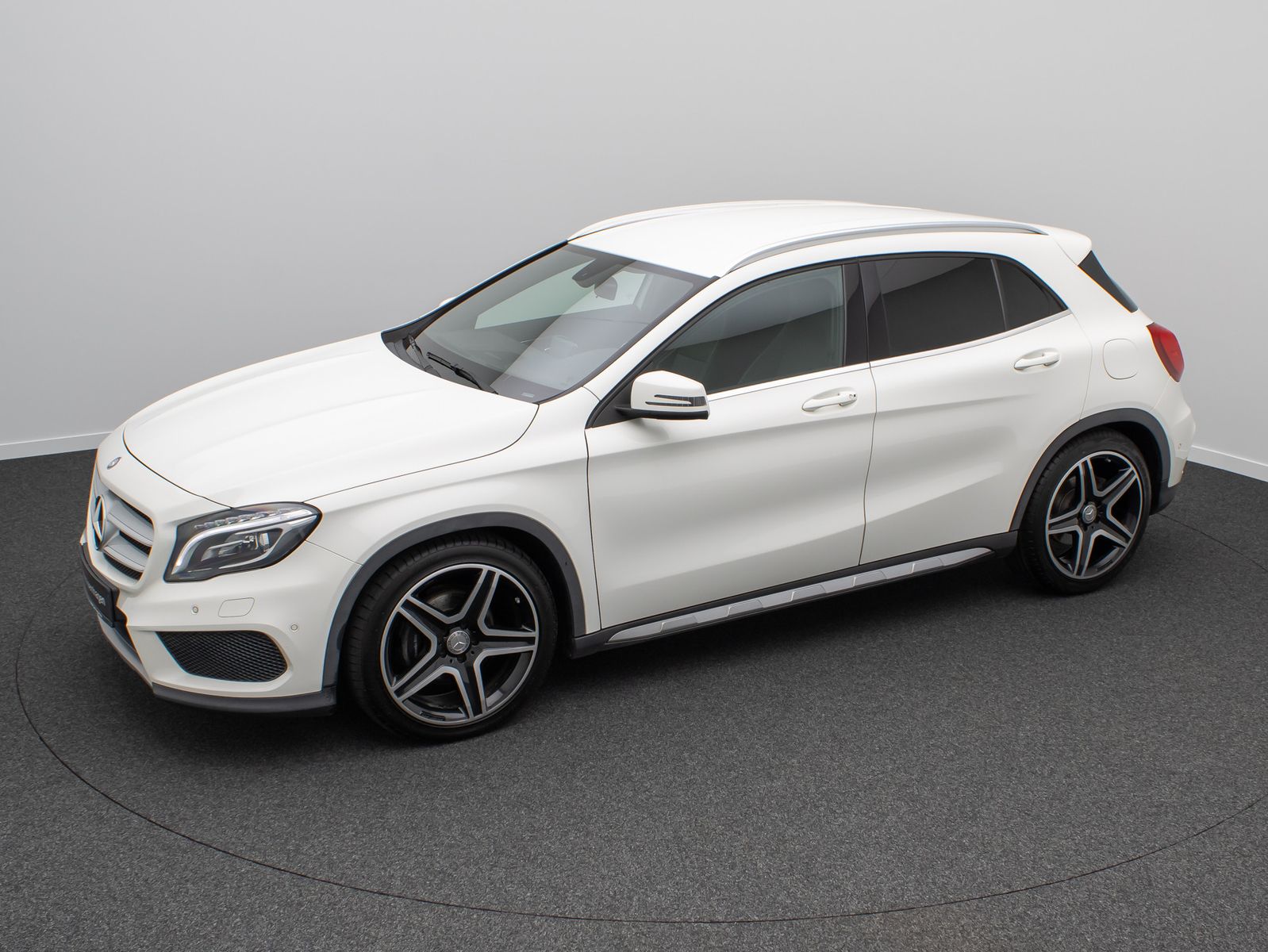 Fahrzeugabbildung Mercedes-Benz GLA 200 Street Style ParkAss Navi Bi-Xenon Leder