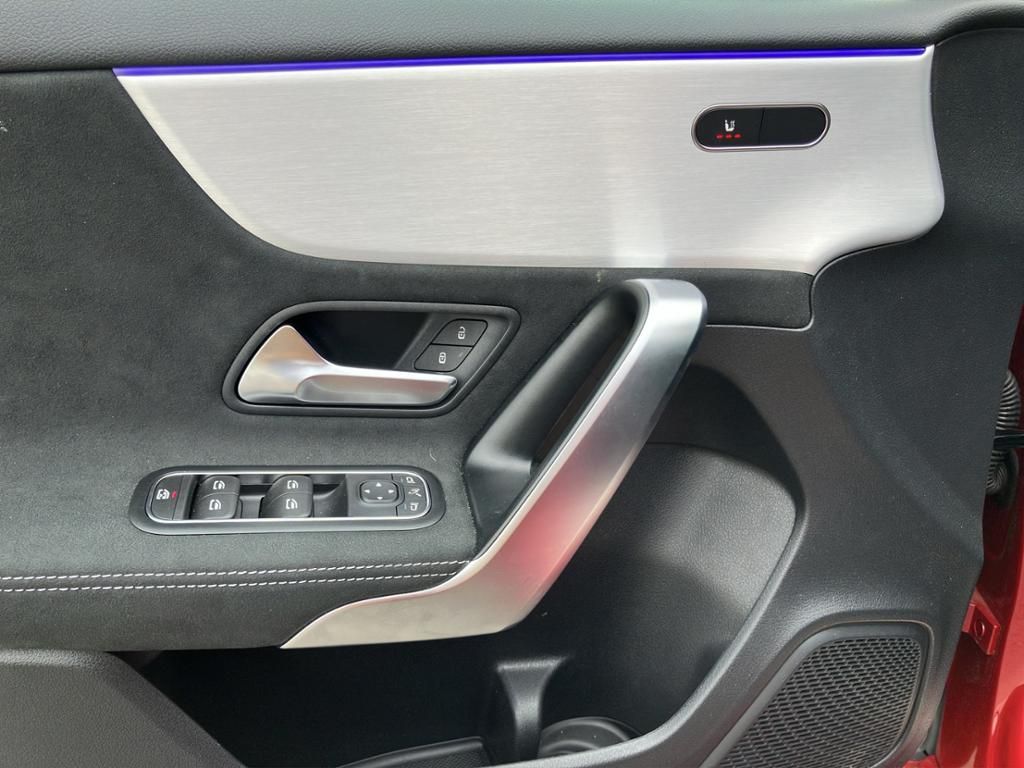 Fahrzeugabbildung Mercedes-Benz A 180 AMG*NIGHT*PANO*MULTIB*AHK*KAM*LENKR.-HEIZ