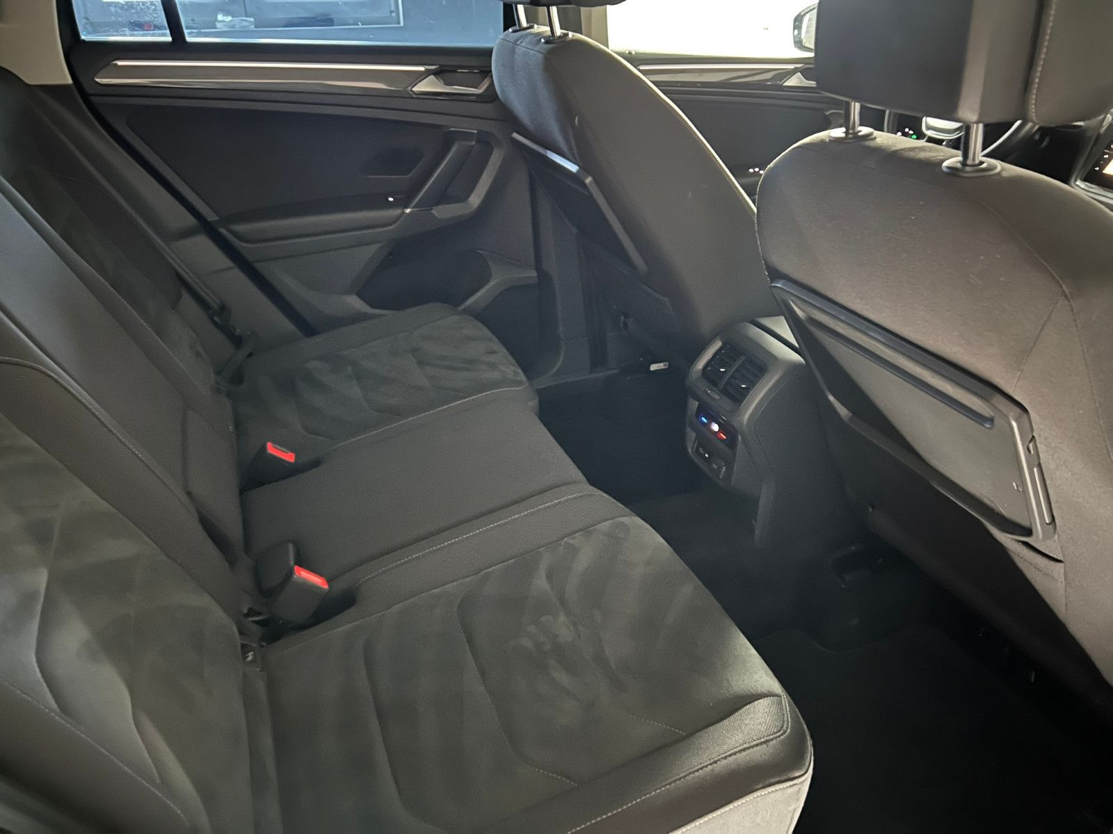 Fahrzeugabbildung Volkswagen Tiguan 2.0 TDI Highline/ACC/VRTL PIT/360/MASSAGE