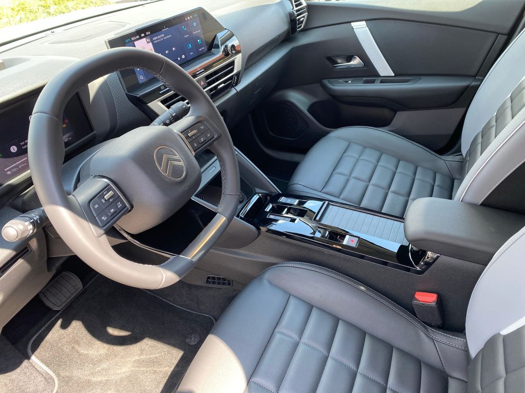 Fahrzeugabbildung Citroën e-C4 Elektro 156 MAX *Cam*Technopak*11 kW*Navi*