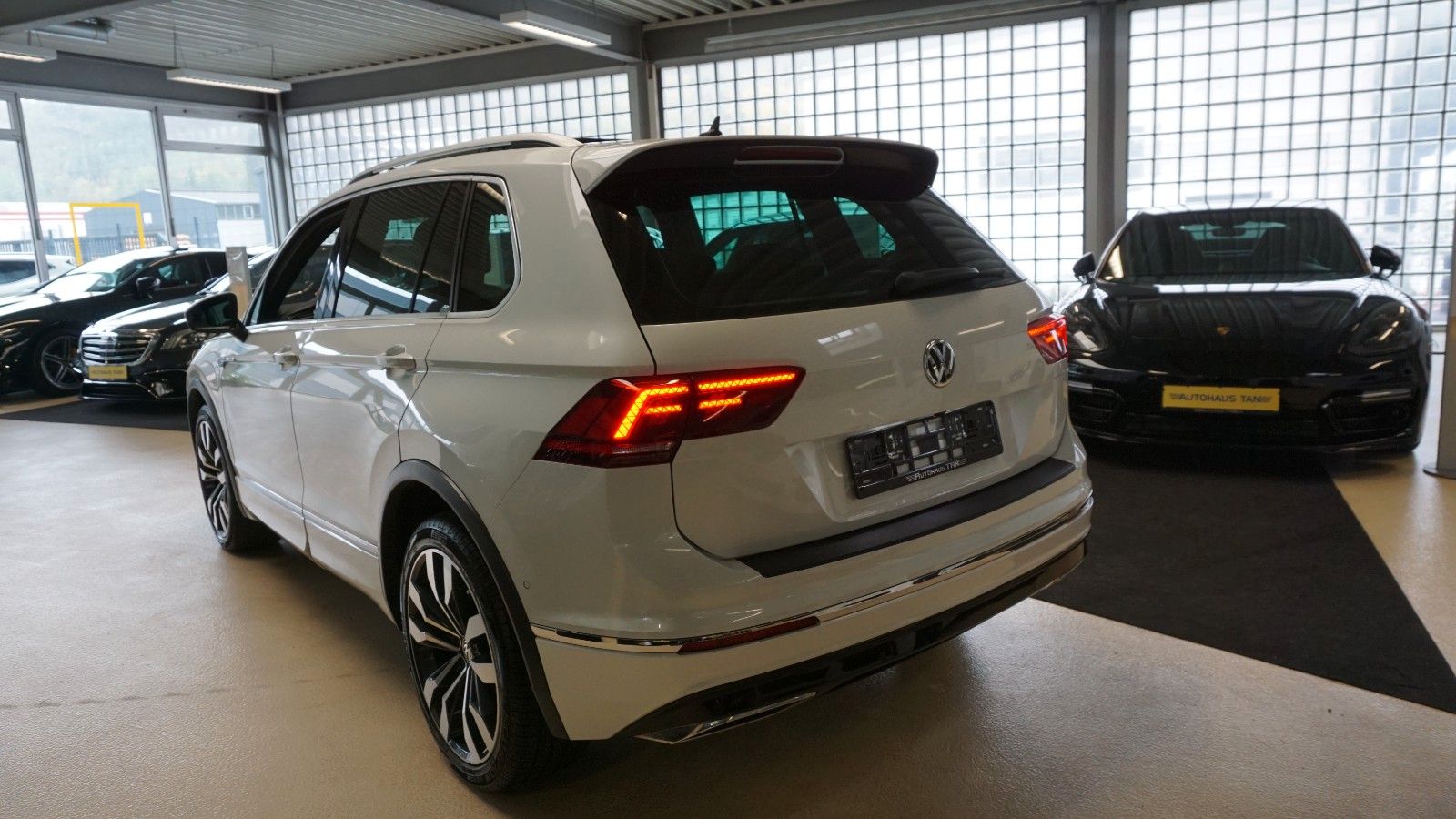Fahrzeugabbildung Volkswagen Tiguan 4Motion R line *PANO*KAMERA*PERLMUTT*