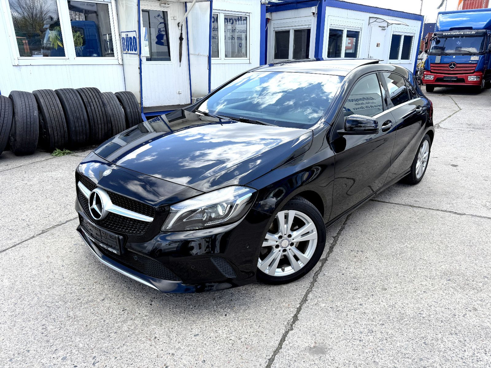 MERCEDES-BENZ A 200 Panorama Rückfahrkamera Navi LED Sitzheiz.