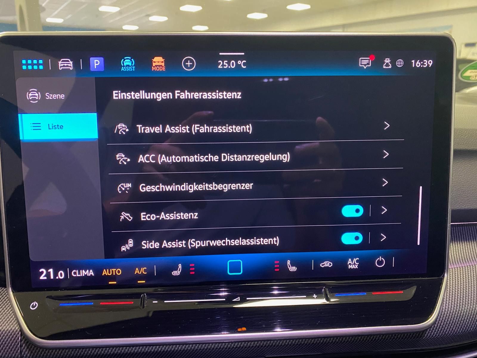 Fahrzeugabbildung Volkswagen Golf 1.5 eTSI R-Line DSG+ACC+360°+HUD+HARMAN KAR