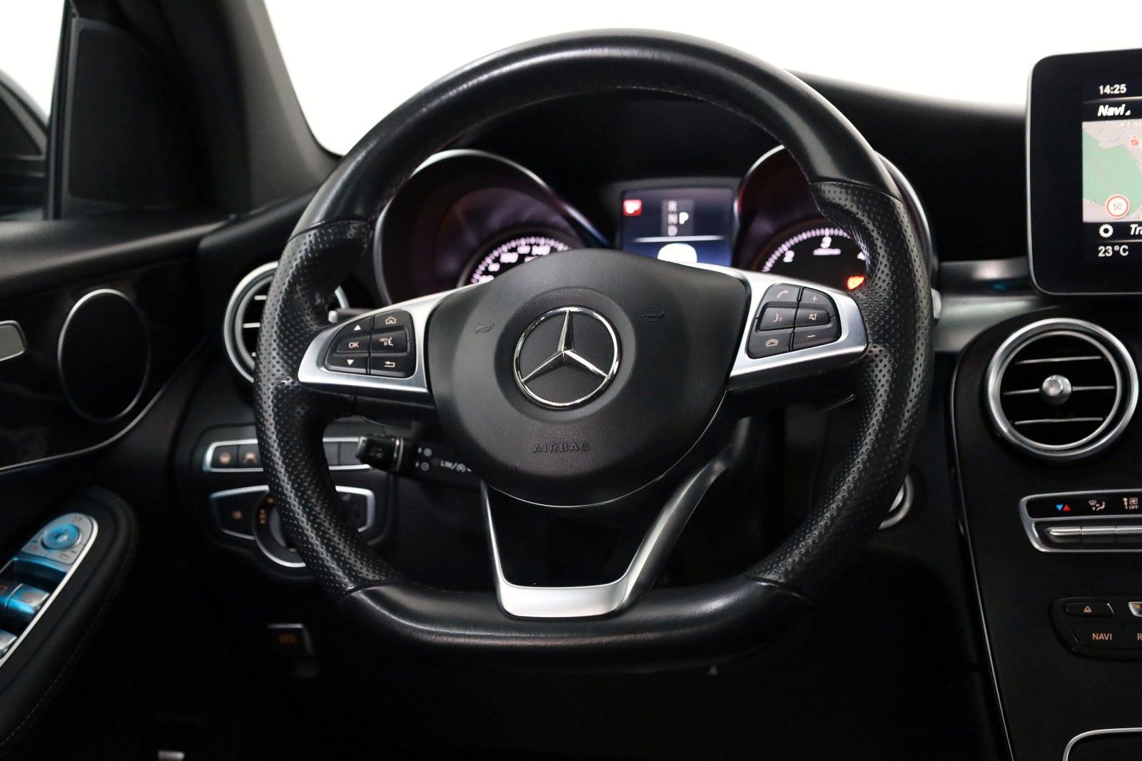 Fahrzeugabbildung Mercedes-Benz GLC 250d 4M AMG Int. Leder,Navi,LED,Panorama,+WR