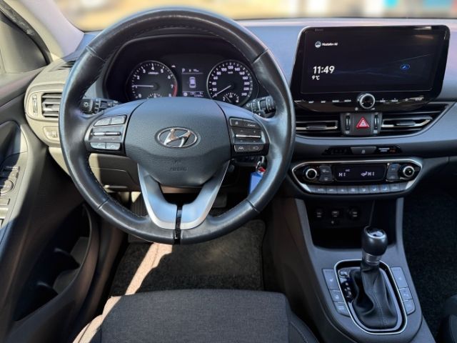 Fahrzeugabbildung Hyundai i30 cw Trend 1.5 T-GDI +KLIMA+NAVI+RFK+SHZ+UVM+