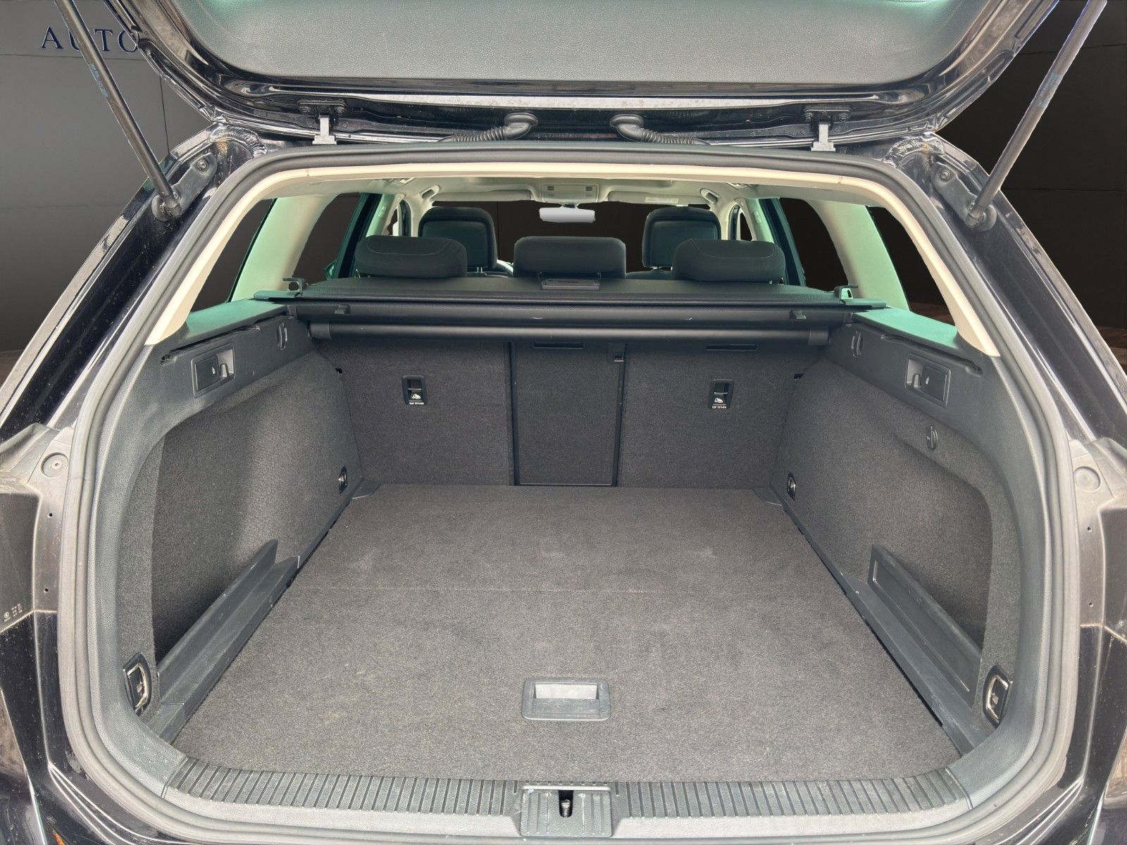 Fahrzeugabbildung Volkswagen Passat Massage/Pano/Sitzheiz/ACC *Zahnriemen neu