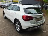 Mercedes-Benz GLA 180 PANORAMADACH LED NAVI AHK 18 Zoll LMF PT - Mercedes-Benz GLA-Klasse Gebrauchtwagen in Köln