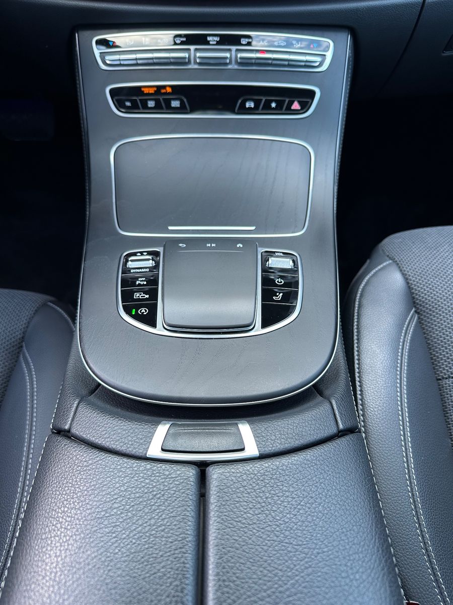 Fahrzeugabbildung Mercedes-Benz E 220 d T Avantgarde NAV+LED+PANORAMA+DISTRONIC