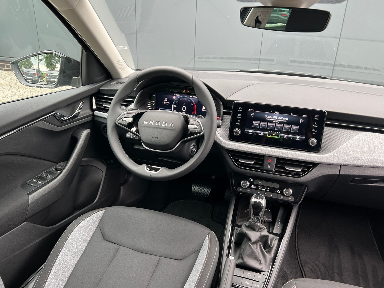 Fahrzeugabbildung SKODA Kamiq Tour 1.5 TSI DSG *AHK, Matrix-LED, Kamera,