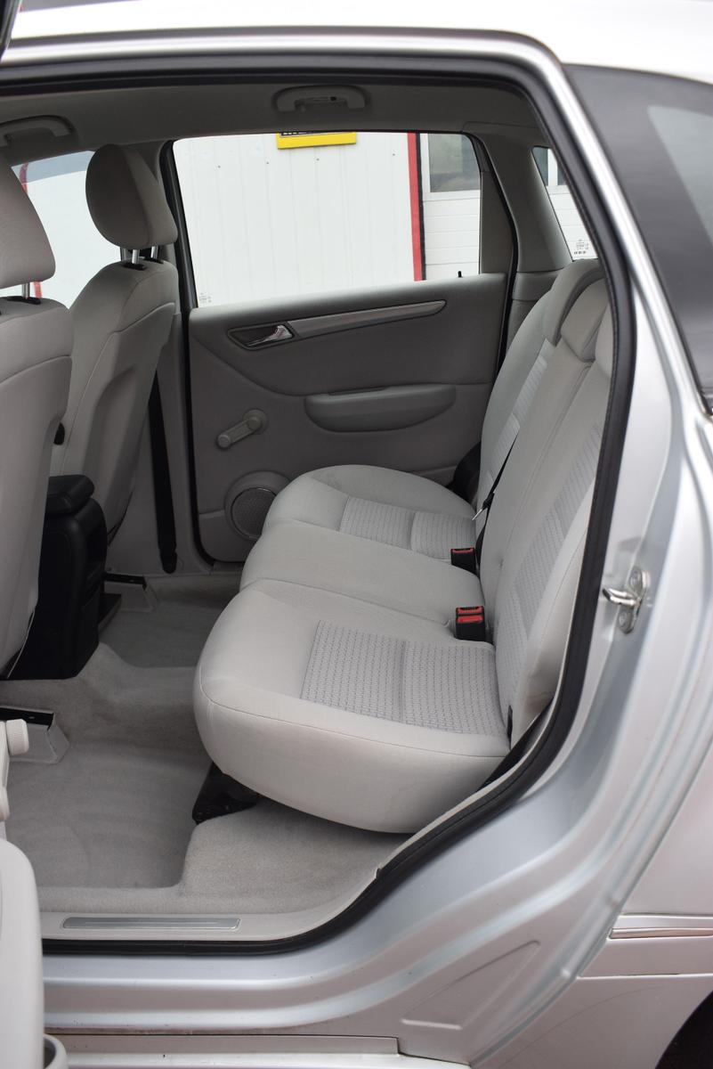 Mercedes-Benz B180 2009 — photo 12