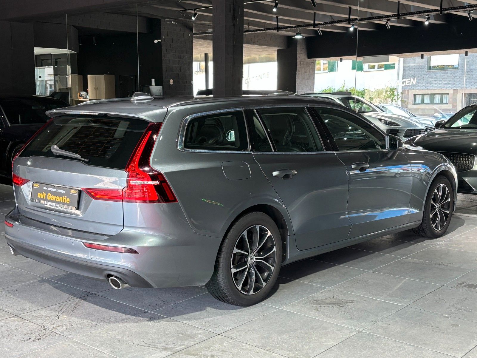 Fahrzeugabbildung Volvo V60 Momentum /KAMERA/LED/SHZ/ACC+/NAVI