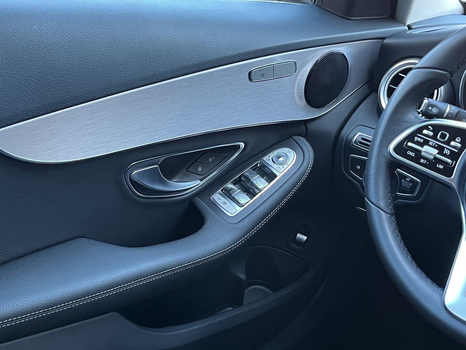 Fahrzeugabbildung Mercedes-Benz C 180 Avantgarde*LED*PDC*Kamera*SHZ*9G-Aut.**