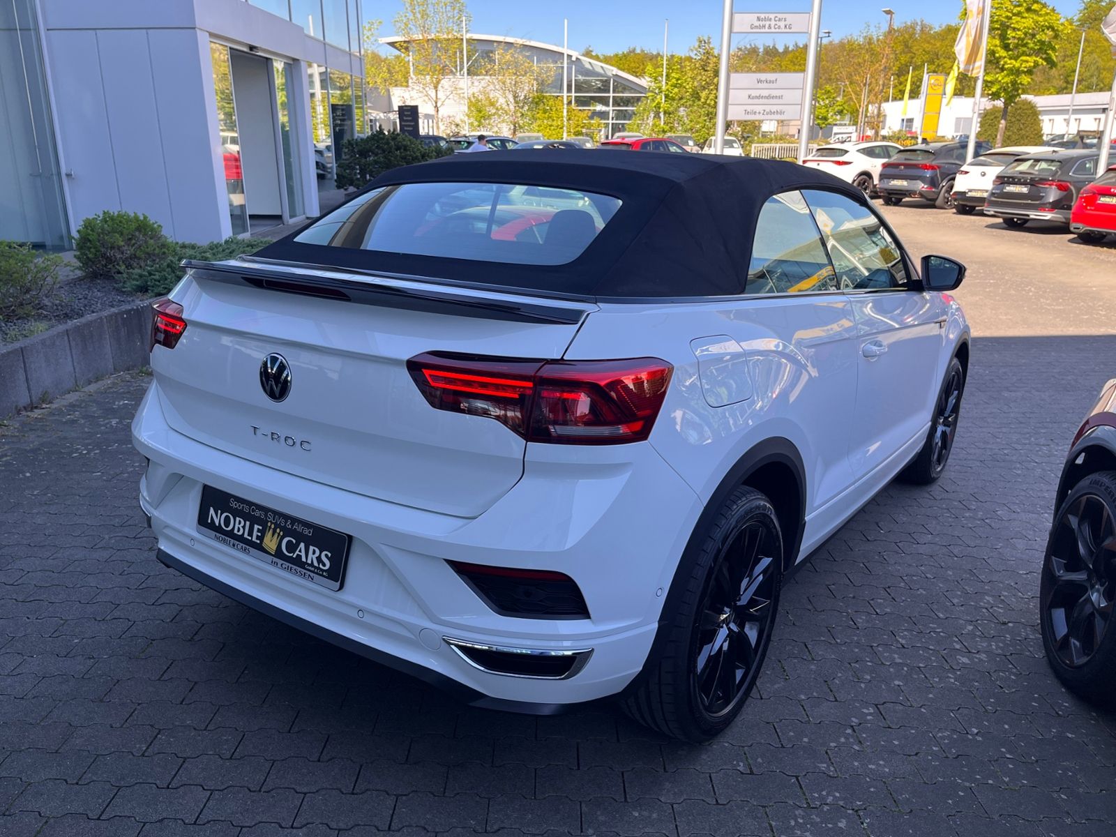Fahrzeugabbildung Volkswagen T-Roc Cabriolet  R-Line Black ACC LED NAV RFK