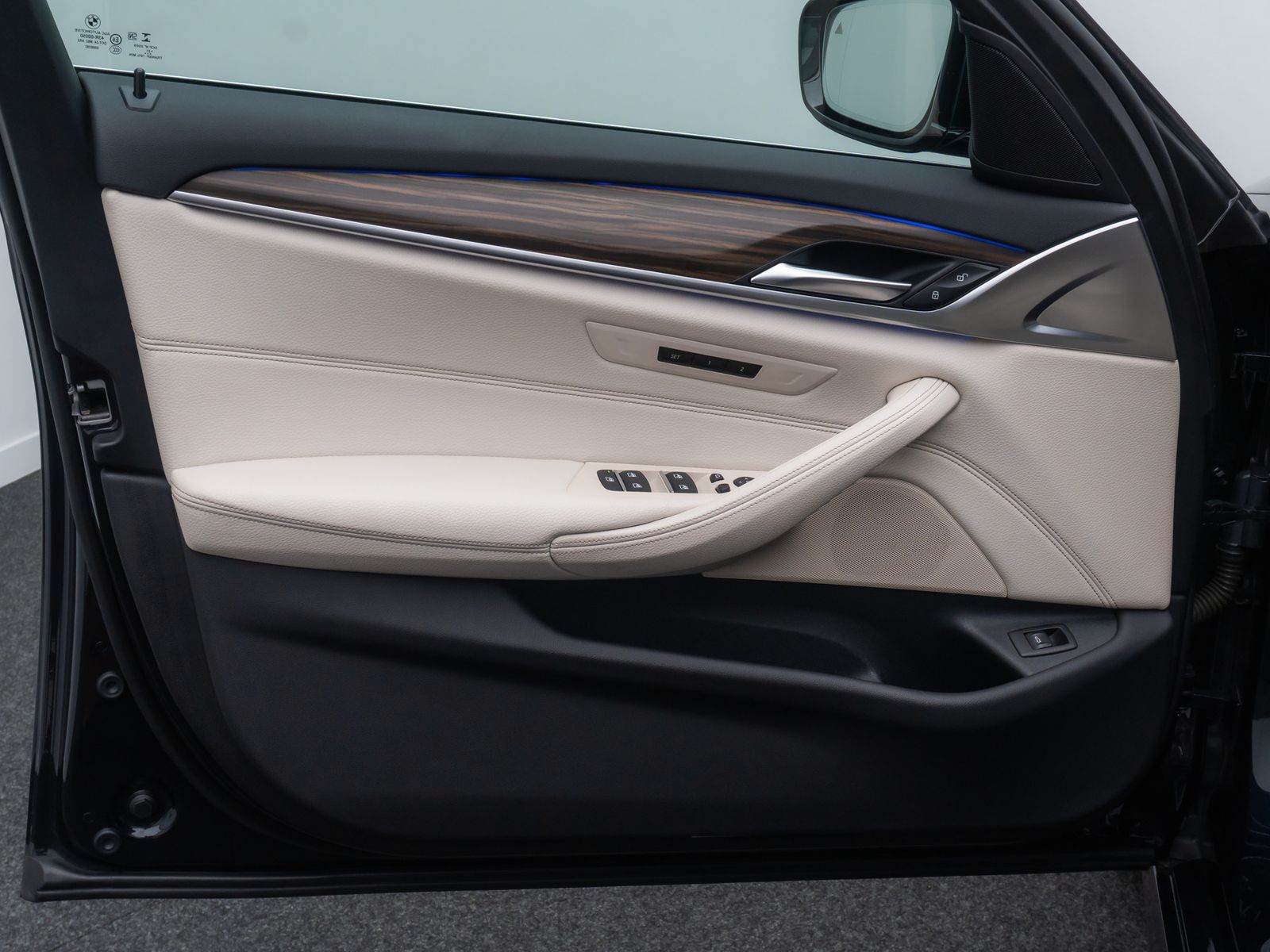 Fahrzeugabbildung BMW 530d M Sport Laser 4xKlima Panorama DAB HUD 19"