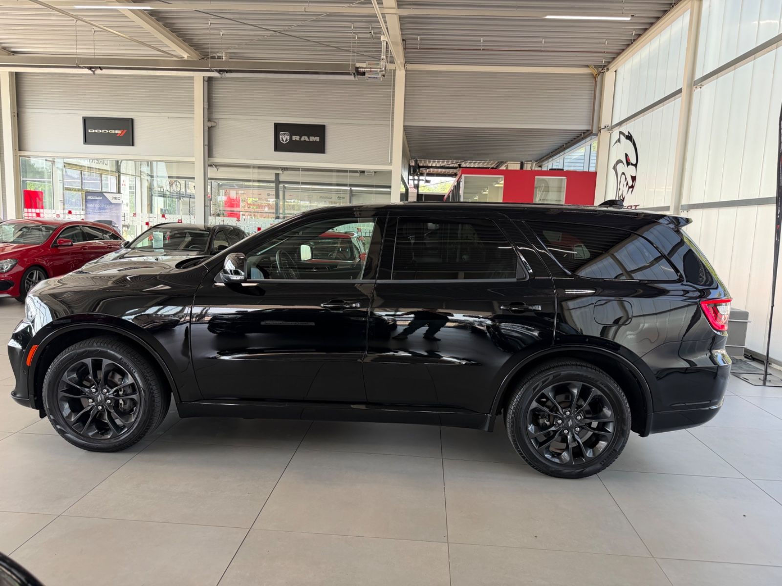 Fahrzeugabbildung Dodge Durango 5,7 HEMI R/T LPG Black-Top 7-Sitzer