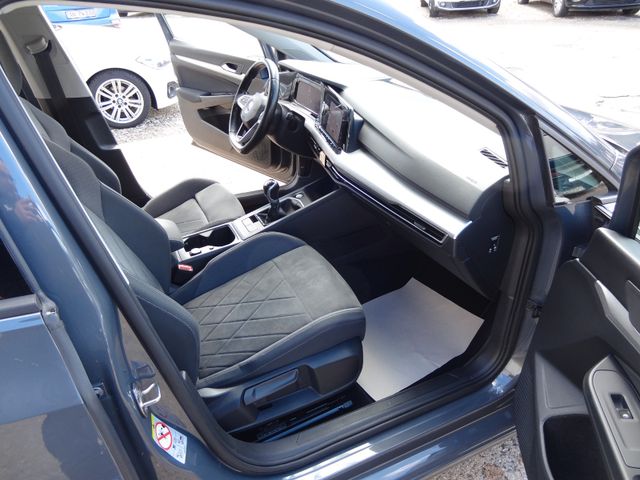 Fahrzeugabbildung Volkswagen Golf VIII Lim. Life/Virtual/LED/Navi/PDC/2.Hd/