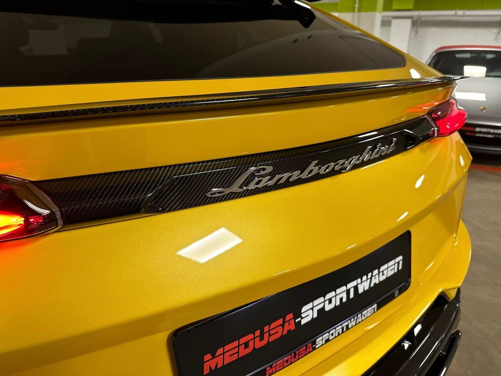 Fahrzeugabbildung Lamborghini URUS PERFORMANTE AKRAPOVIC CARBONROOF-HOOD FULL!