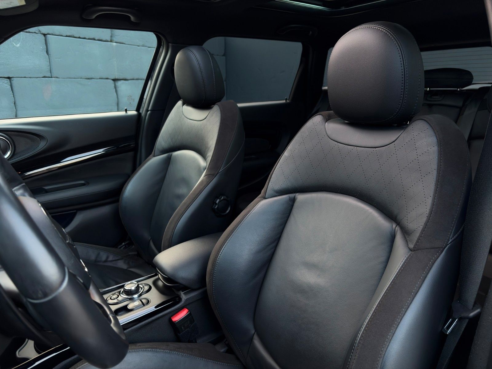 Fahrzeugabbildung MINI Cooper S Clubman Classic Leder Pano Komfort LHZ