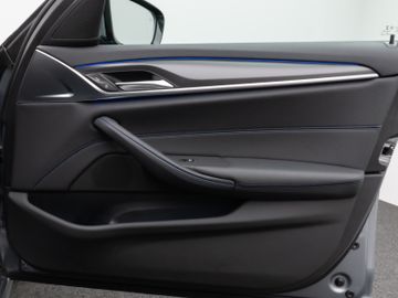Fahrzeugabbildung BMW 520d xD M Sport Laser Kamera HUD DAB HiFi AHK