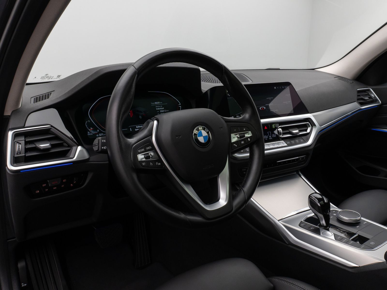 Fahrzeugabbildung BMW 320d SportLine Panorama Kamera DAB Komfort Alarm