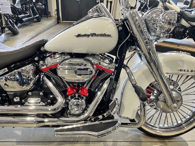 Fahrzeugabbildung Harley-Davidson FLDE Deluxe Chicano Umbau Mega Bike