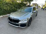 BMW 740 Li/M-PAKET/20 /PANO/HUD/DIST/MASS/H K/VOLL - BMW 740 aus 2022