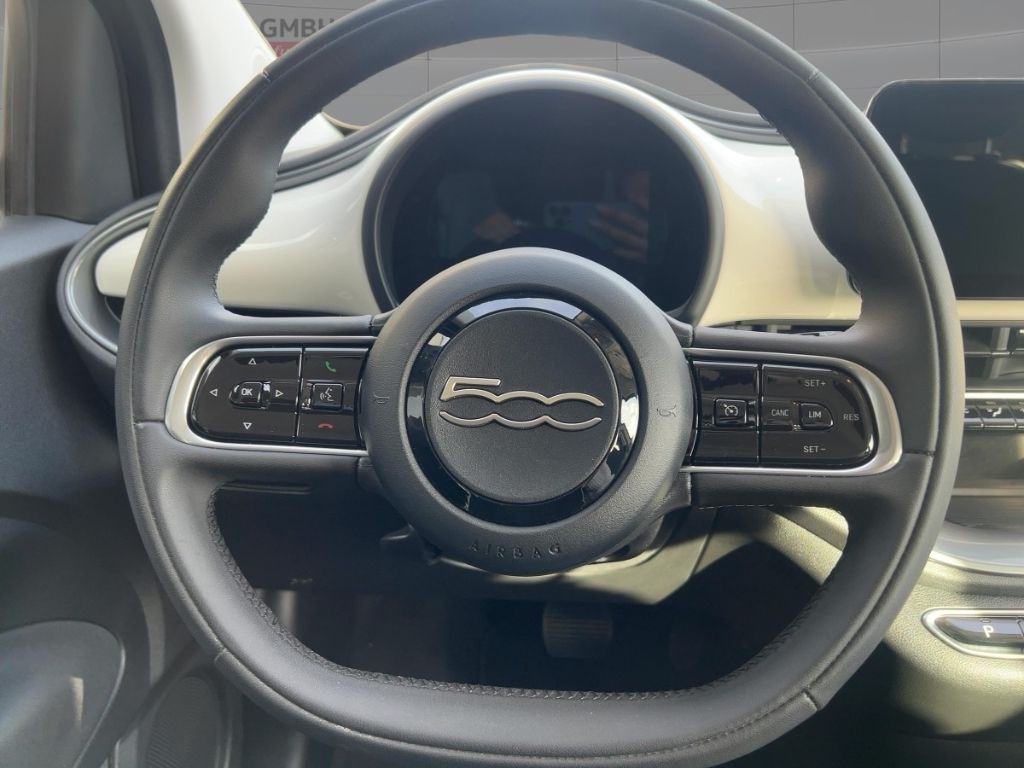 Fahrzeugabbildung Fiat 500e Keyless Go Rückfahrkamera