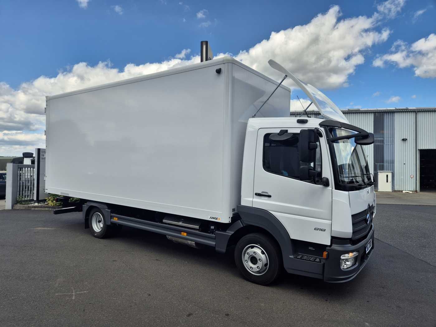 Fahrzeugabbildung Mercedes-Benz Atego 818 L Koffer, 4 Stück vorhanden