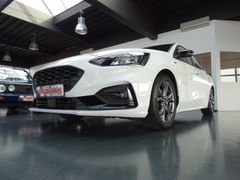 FORD Focus 1,5 EB ST-Line/ Autom/ Navi/ Head-up/ Pano