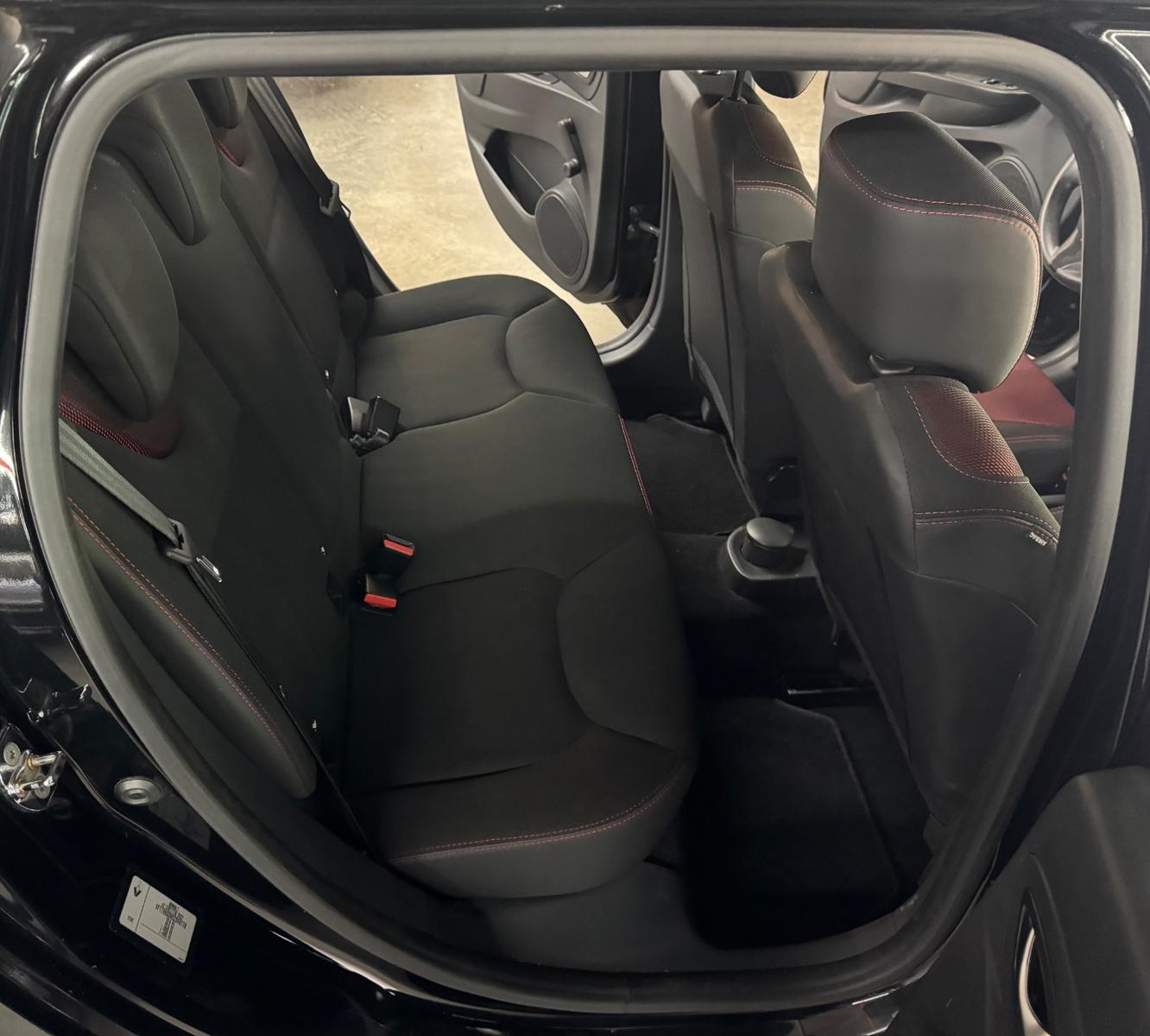 Renault Clio 2015 — photo 19