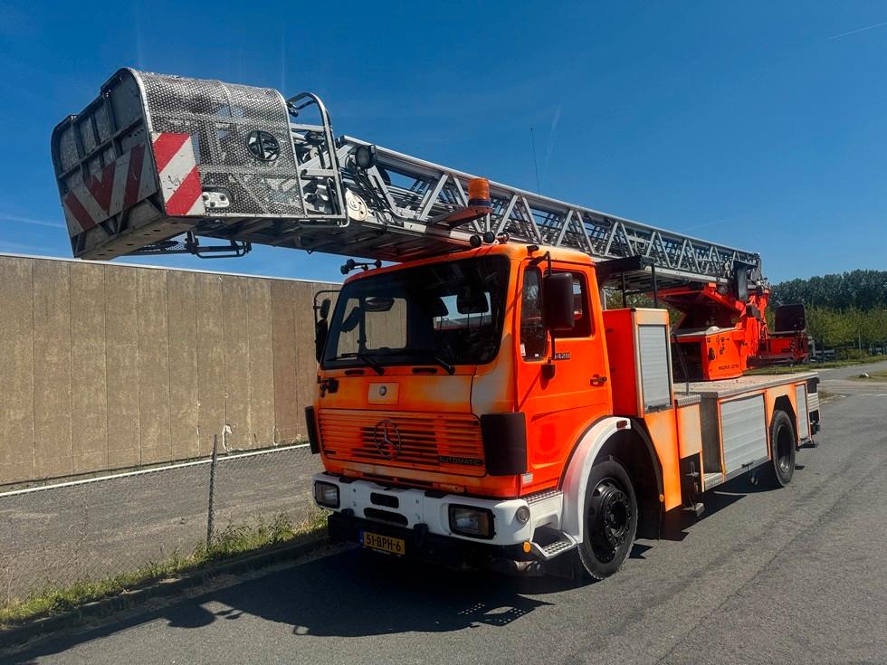 Mercedes-Benz 1428