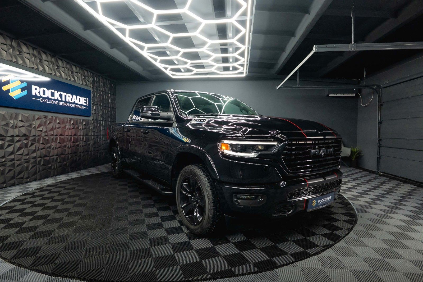 Fahrzeugabbildung Dodge RAM 5.7 V8 HEMI 4x4 LIMITED Style Night-Edition