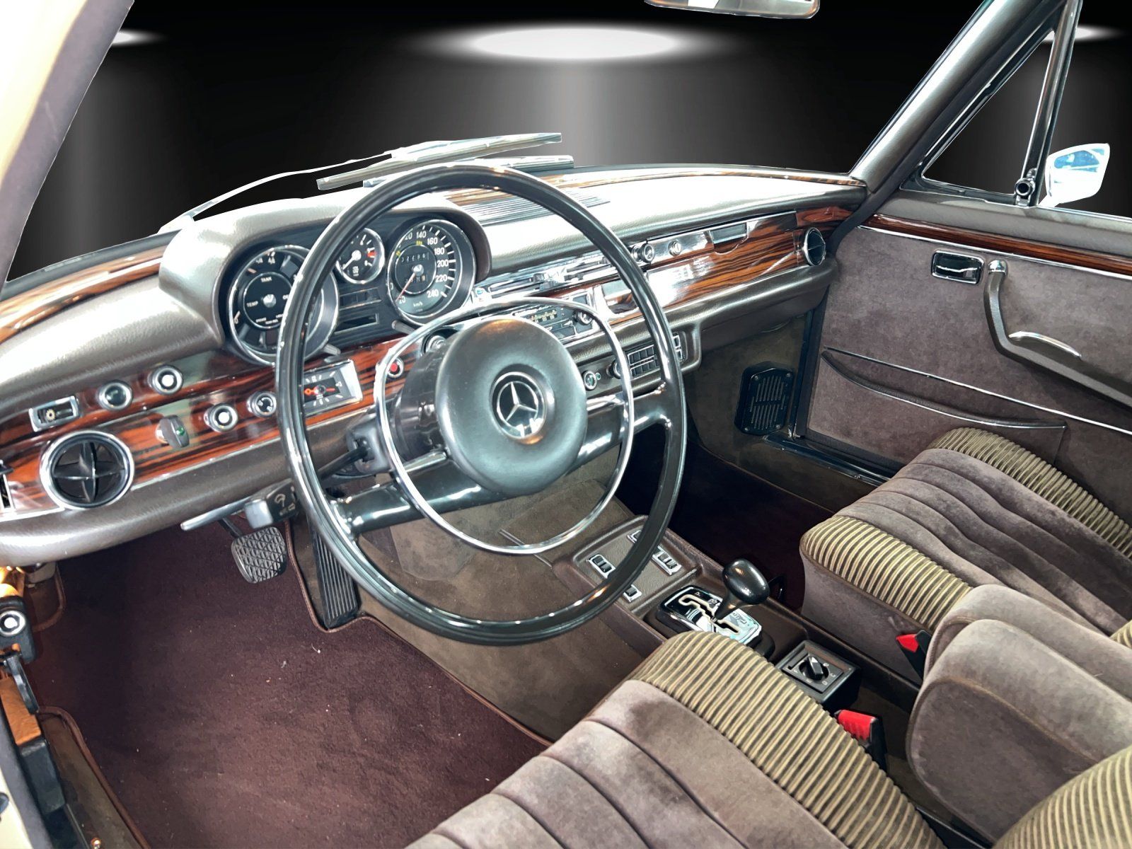 Fahrzeugabbildung Mercedes-Benz 300 SEL 6.3 V8 W109 6150 OF 6525