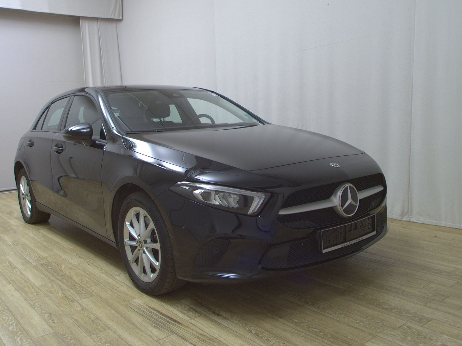 Mercedes-Benz A 250 e Navi LED PDC Shz imagem 3
