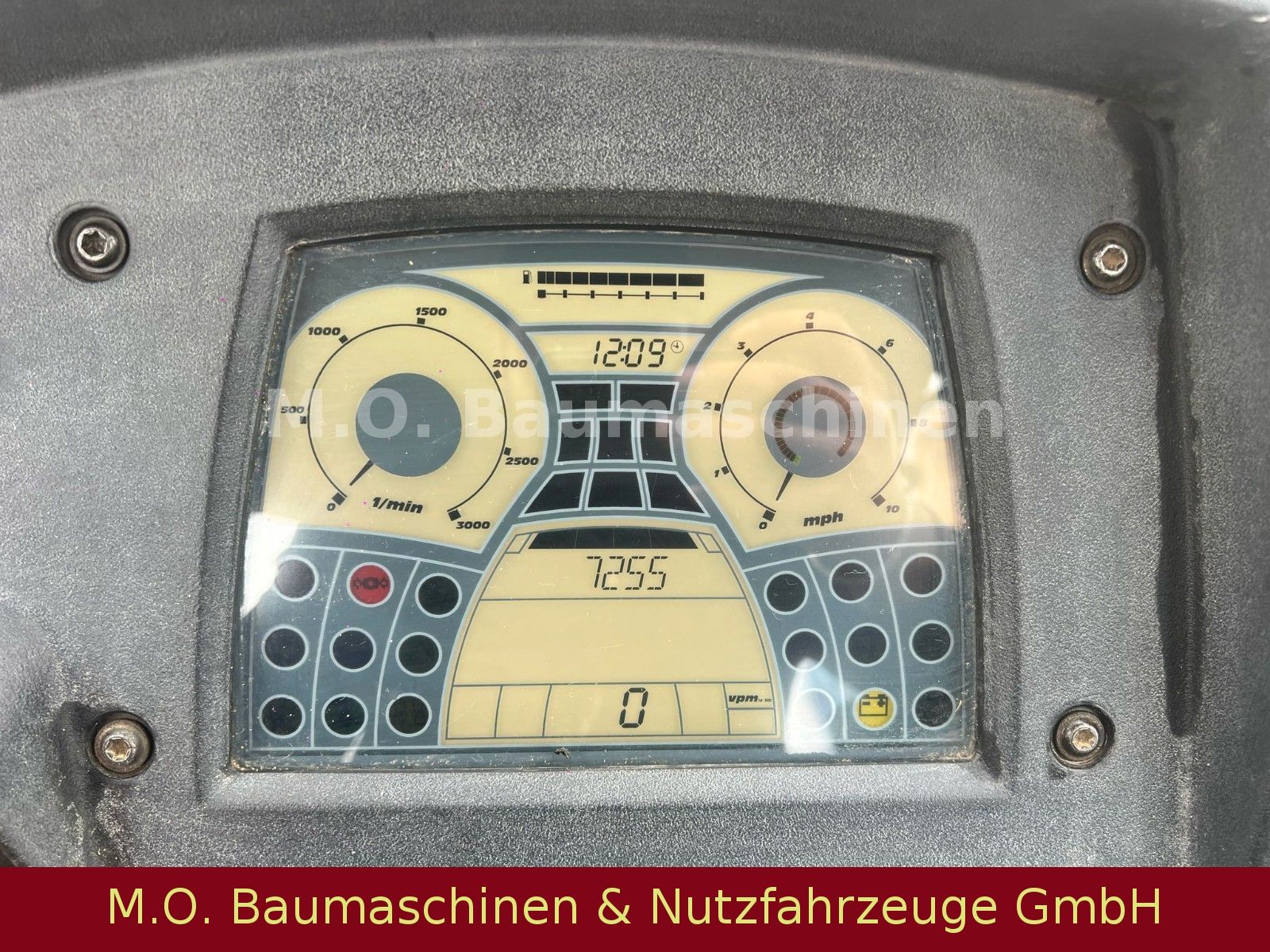 Fahrzeugabbildung BOMAG BW 213 D4-4BVC / 14,9 T / Walzenzug /