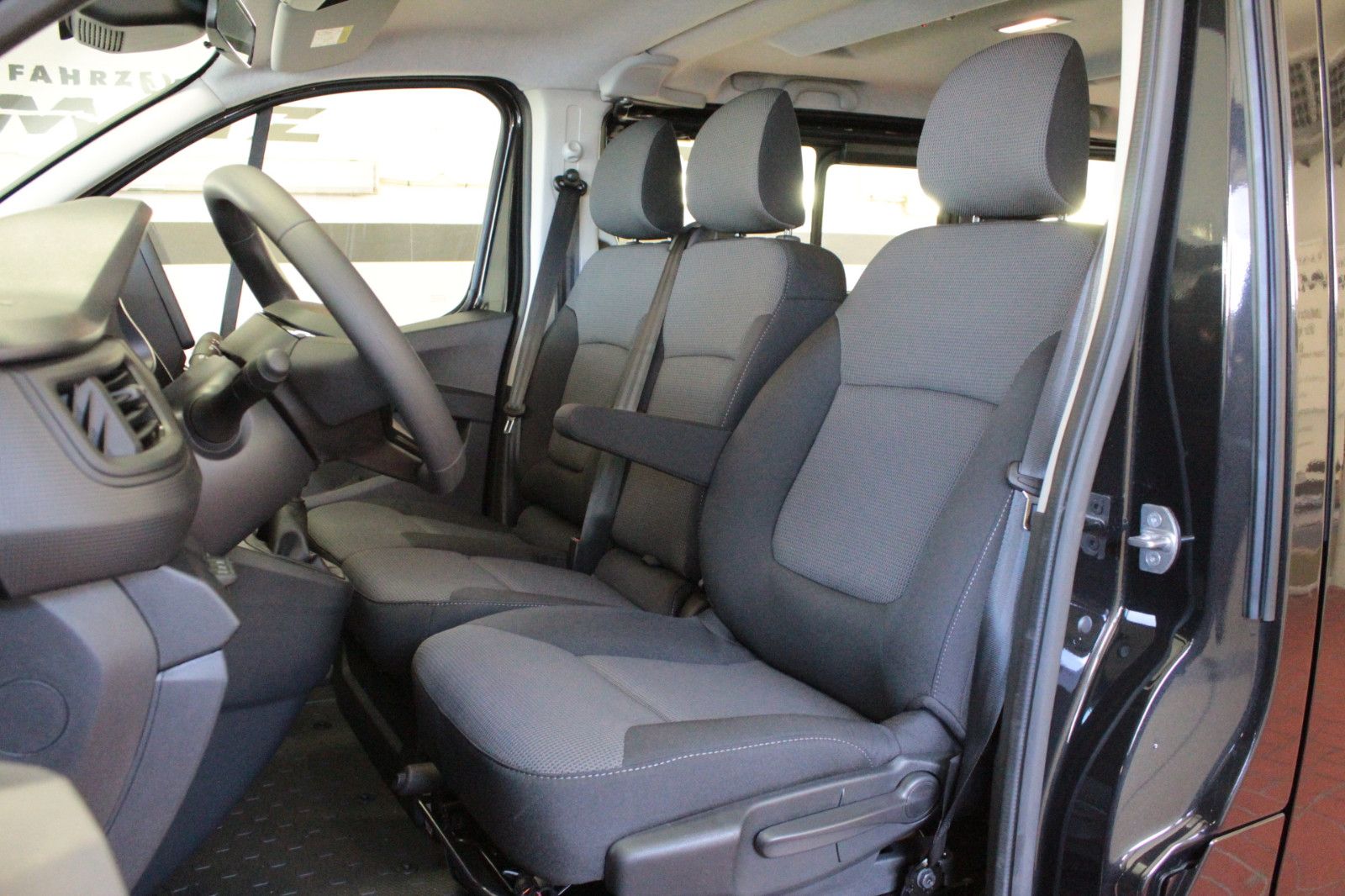 Fahrzeugabbildung Renault Trafic Dci 150 Grdt Evolution *Rollstuhlrampe*