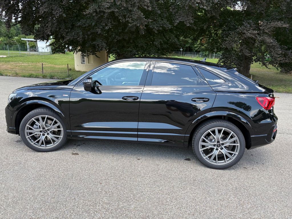 Image of Audi Q3