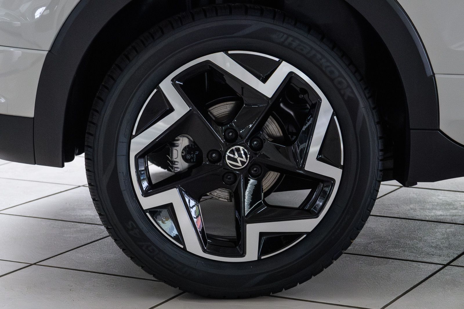 Fahrzeugabbildung Volkswagen T-Cross 1.0 TSI R-Line+DSG+Kamera+AHK+GJ-Reifen