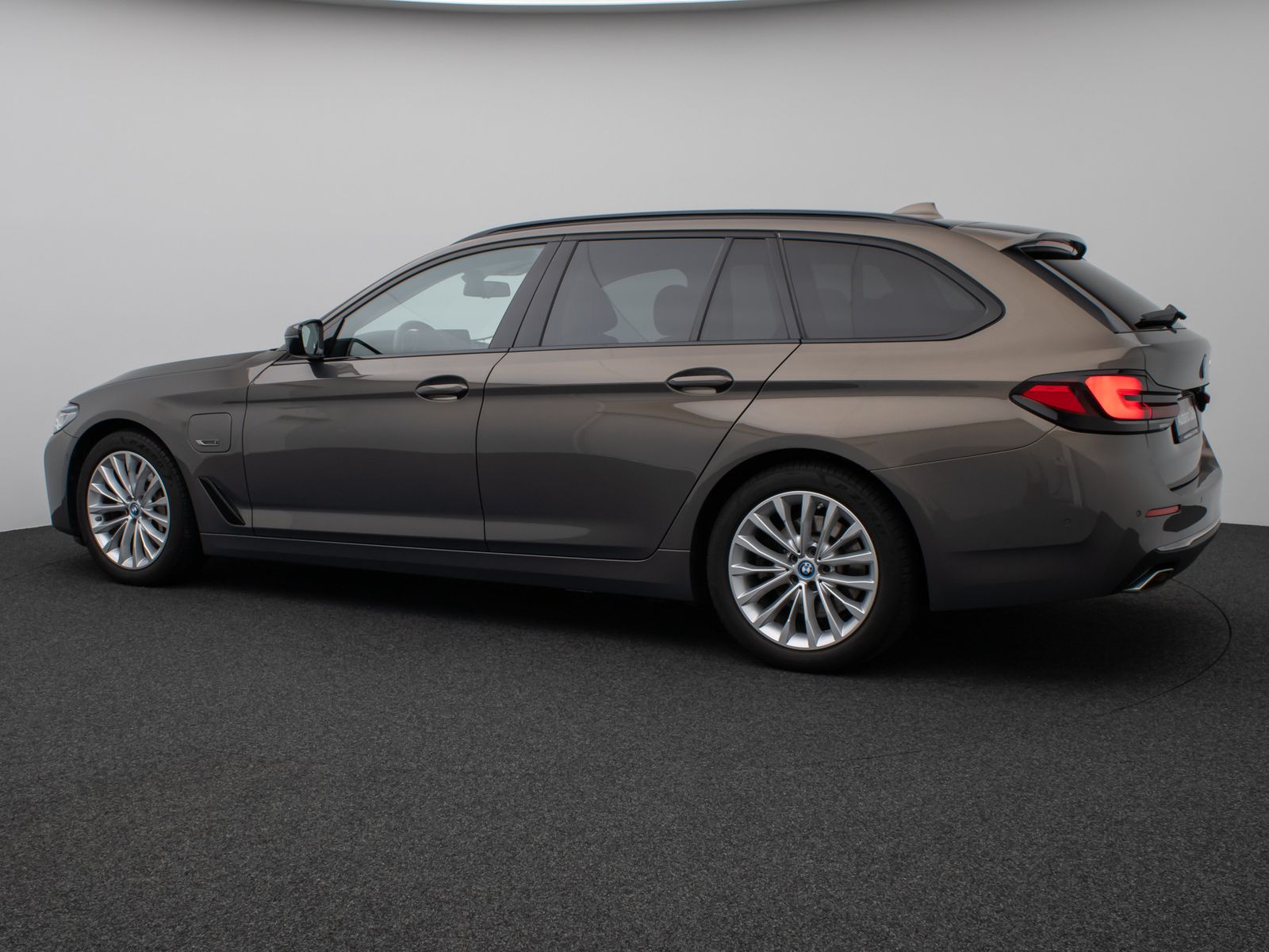 Fahrzeugabbildung BMW 530e Luxury Line Laser Kamera HUD DAB HiFi Sport