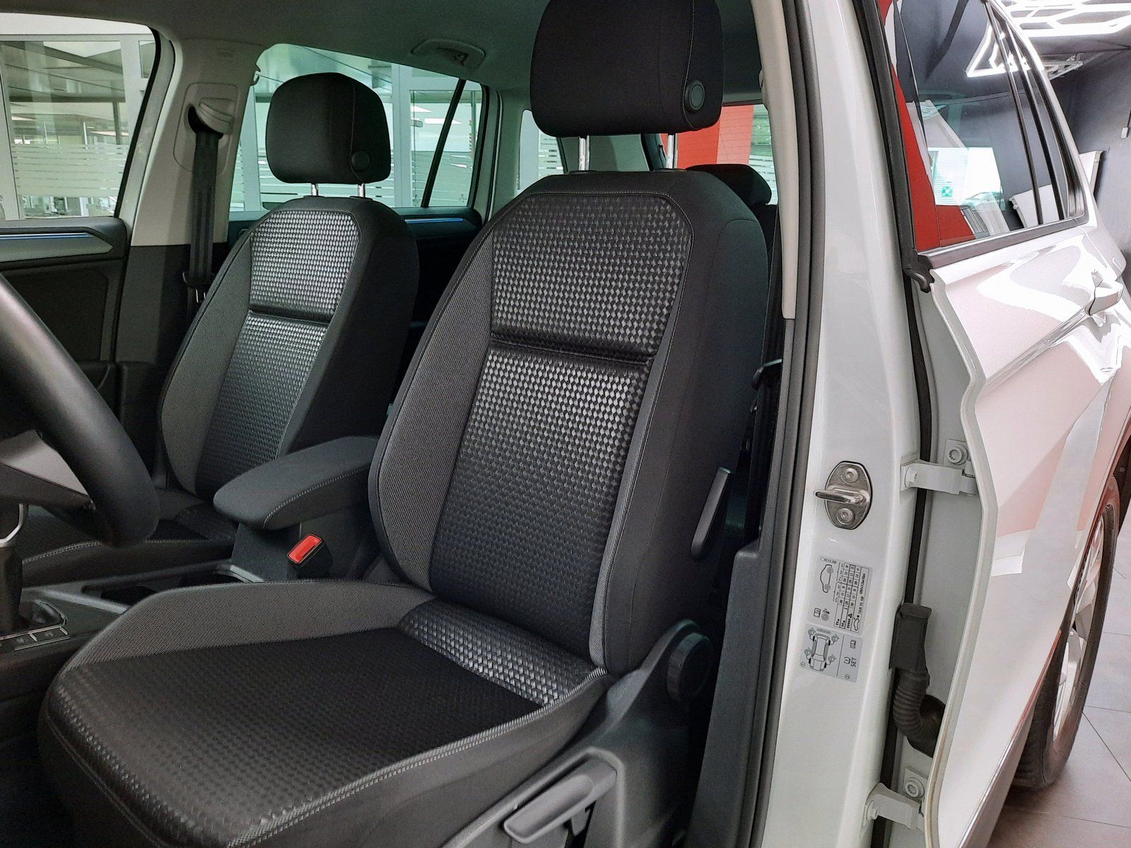 Fahrzeugabbildung Volkswagen Tiguan Active TSI *Navi*ACC*LED*PDC*Sitzhzg*Cam*