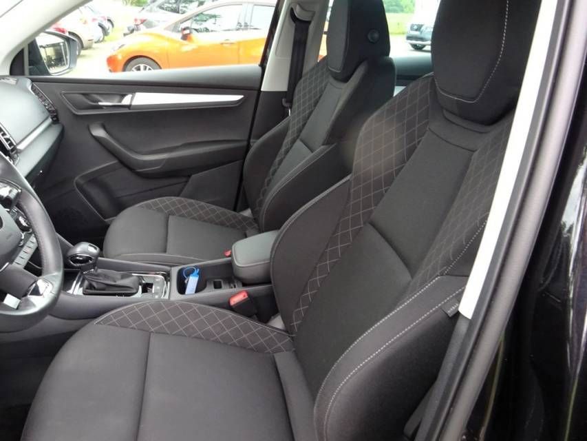 Fahrzeugabbildung SKODA Karoq 2.0 TDI Automatik  Ambition