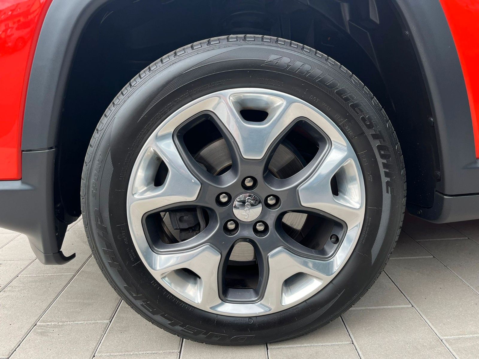 Fahrzeugabbildung Jeep Compass Limited FWD