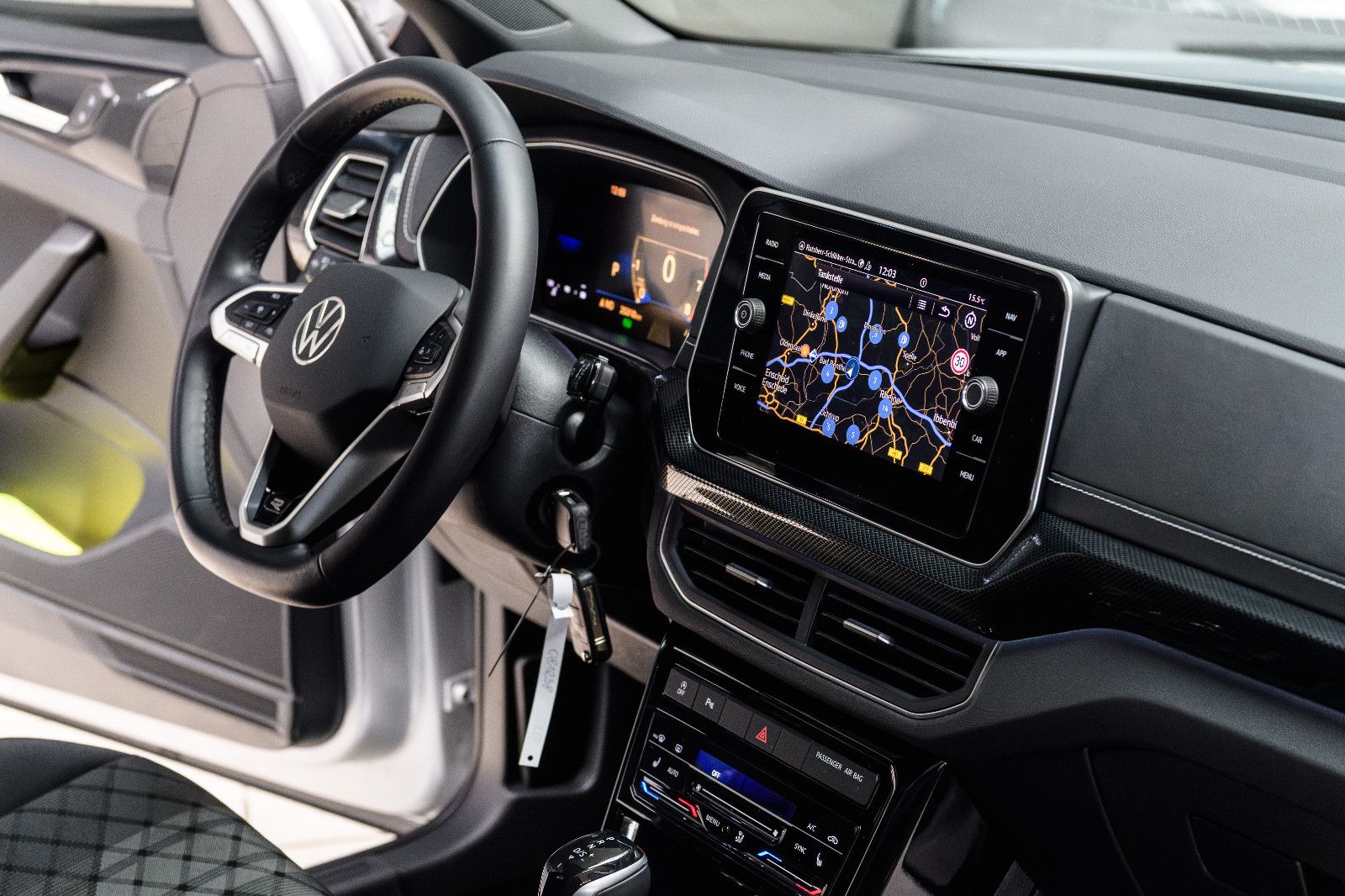 Fahrzeugabbildung Volkswagen T-Cross R-Line 1.5 TSI DSG IQ-LED+AHK+KAMERA+ACC