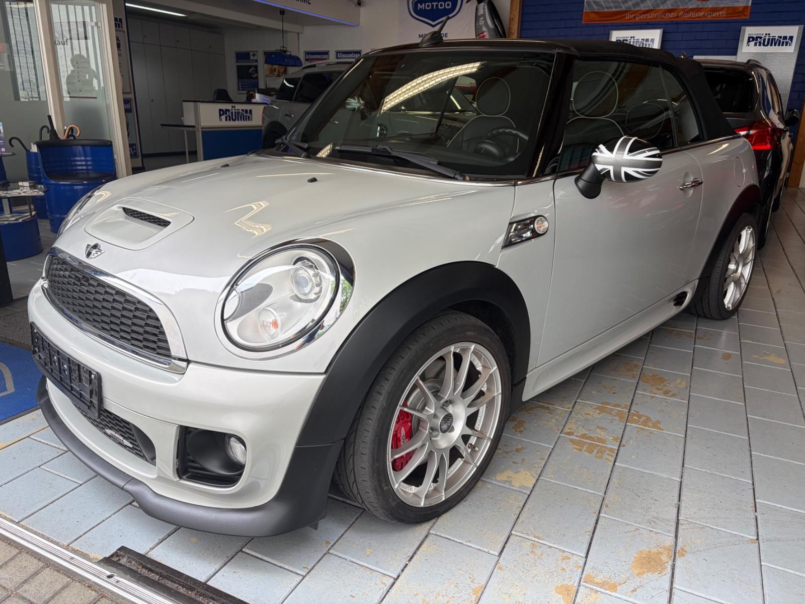 MINI John Cooper Works Cabrio JCW