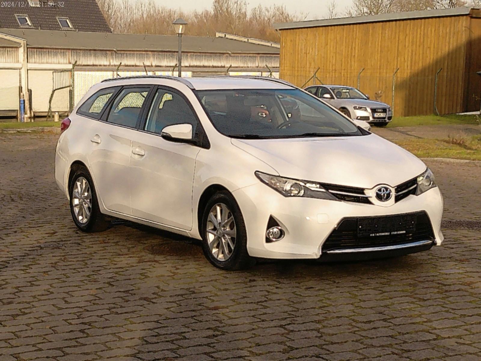 Toyota Auris Touring Sports Life+ TÜV NEU NAVO S-HEFT