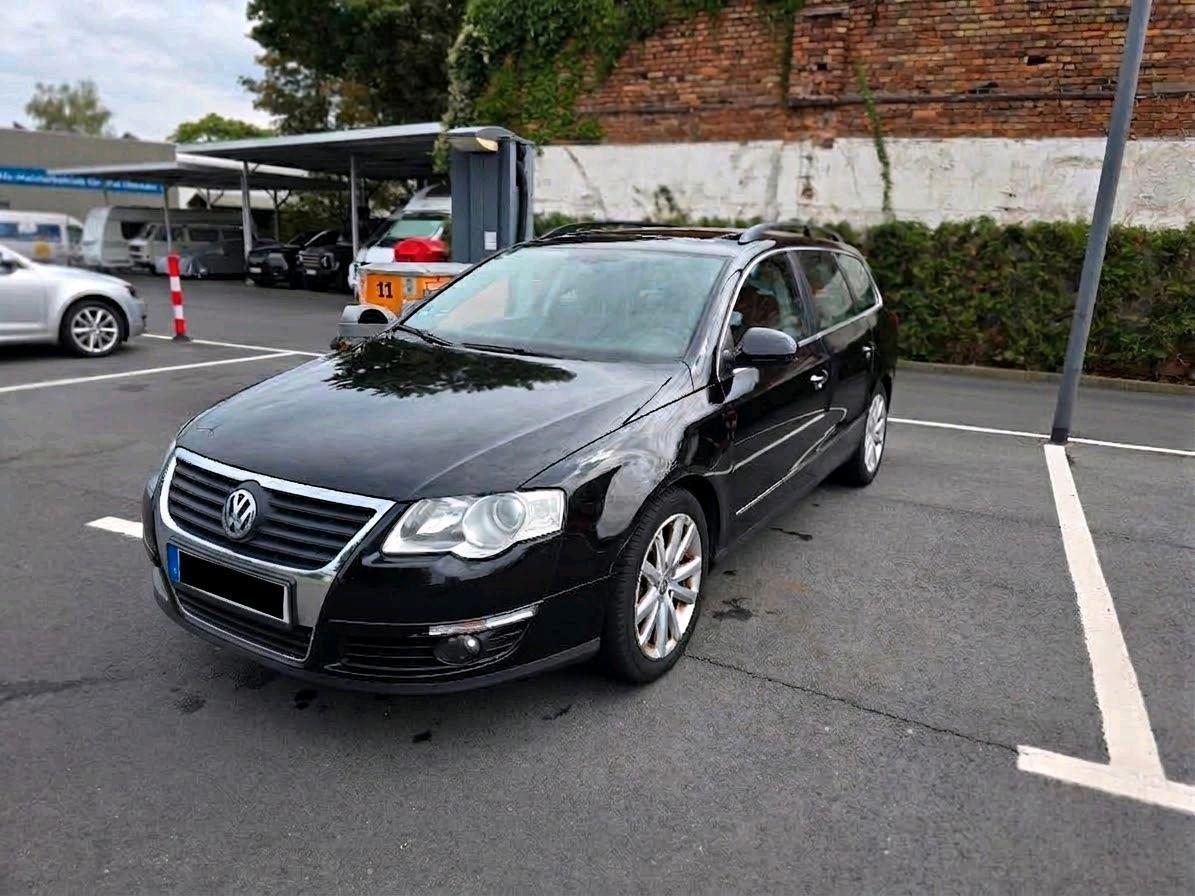 Volkswagen Passat 2010 — interior
